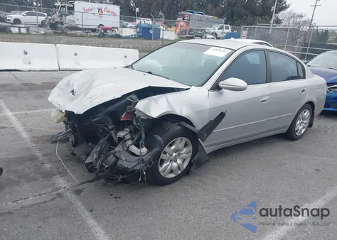 2004 Nissan Altima Base из США, поврежденный, VIN 1N4AL11D44C104200